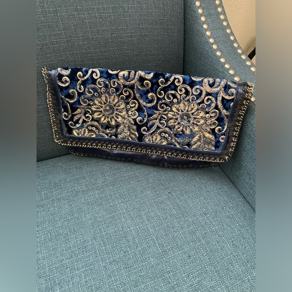 Cinti Sequins Mettalic Leather Embroidered Fold Over Navy Velvet Clutch w Metal - Picture 15 of 15
